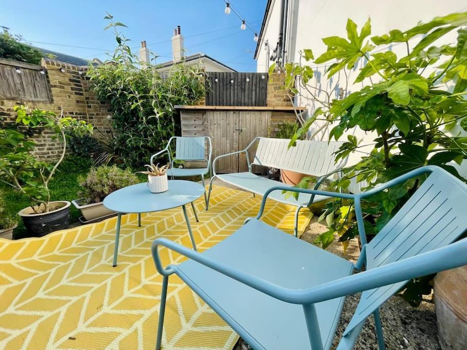 Northdene Cottage - Cosy Old Fisherman'S Cottage Two Mins From Sea - Free Parking - Wood Burning Stove - Roll Top Bath - Dog Friendly Дил Экстерьер фото