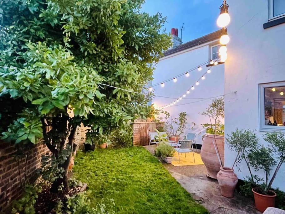 Northdene Cottage - Cosy Old Fisherman'S Cottage Two Mins From Sea - Free Parking - Wood Burning Stove - Roll Top Bath - Dog Friendly Дил Экстерьер фото