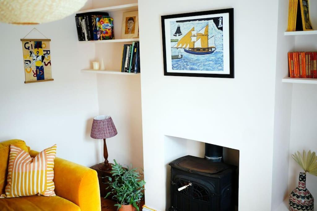 Northdene Cottage - Cosy Old Fisherman'S Cottage Two Mins From Sea - Free Parking - Wood Burning Stove - Roll Top Bath - Dog Friendly Дил Экстерьер фото