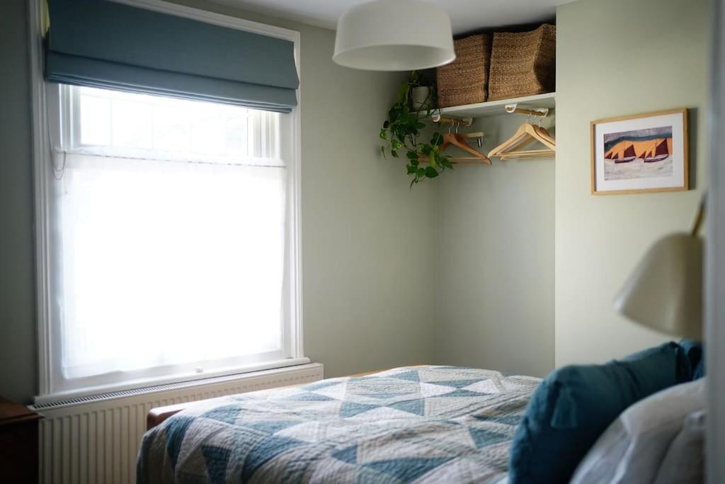 Northdene Cottage - Cosy Old Fisherman'S Cottage Two Mins From Sea - Free Parking - Wood Burning Stove - Roll Top Bath - Dog Friendly Дил Экстерьер фото
