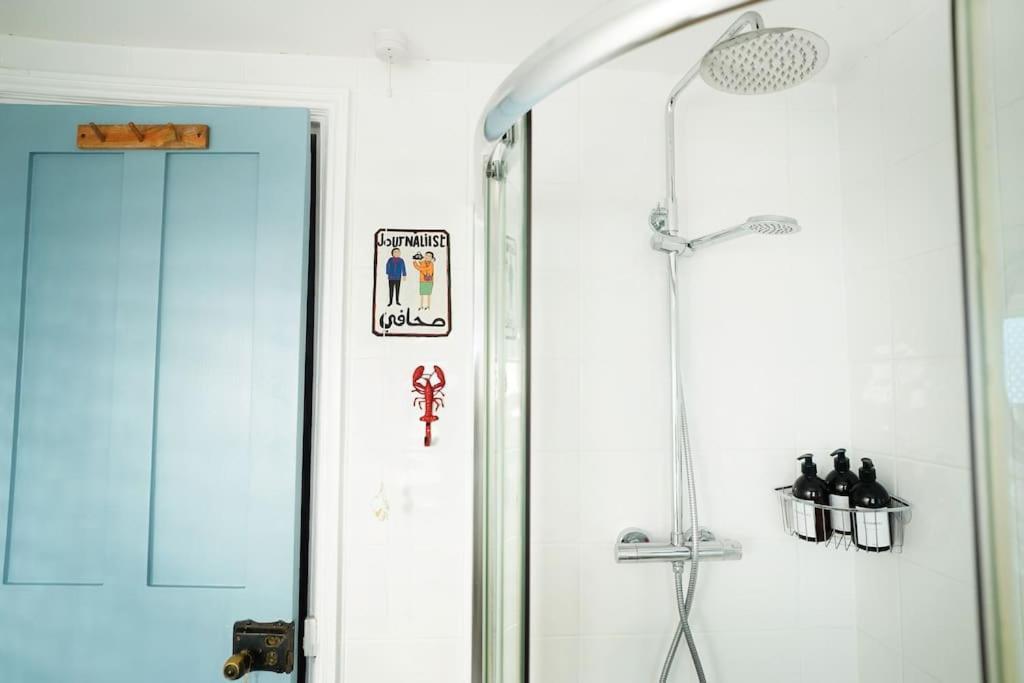Northdene Cottage - Cosy Old Fisherman'S Cottage Two Mins From Sea - Free Parking - Wood Burning Stove - Roll Top Bath - Dog Friendly Дил Экстерьер фото