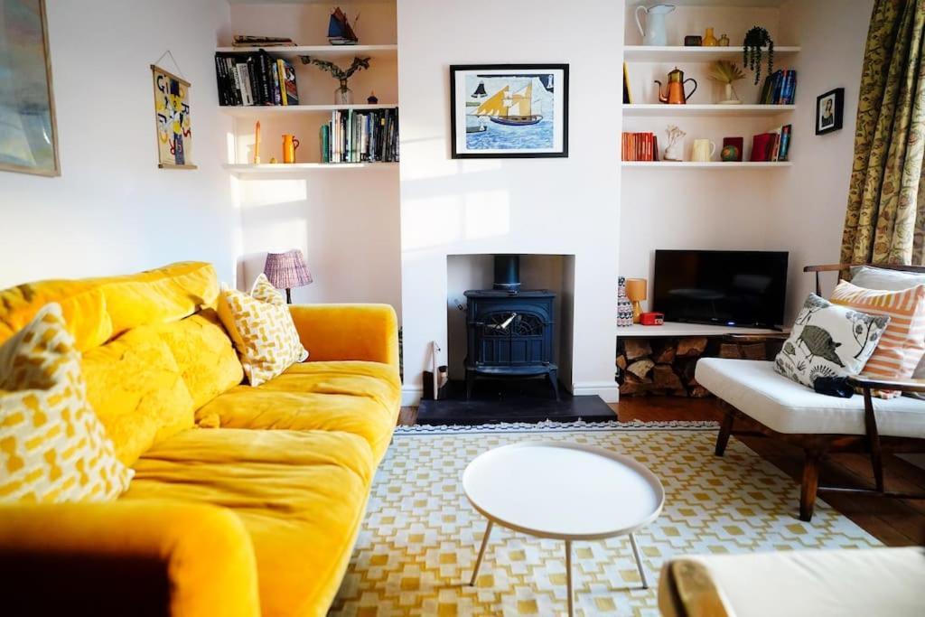 Northdene Cottage - Cosy Old Fisherman'S Cottage Two Mins From Sea - Free Parking - Wood Burning Stove - Roll Top Bath - Dog Friendly Дил Экстерьер фото